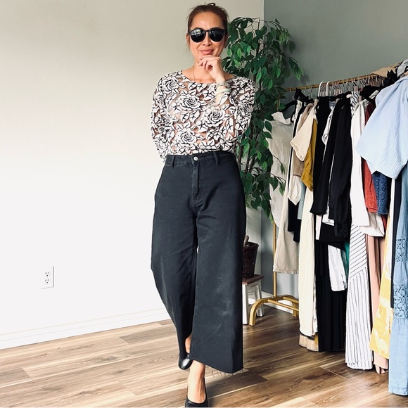 Cut Loose Lace Floral Blouse - Picture 2 of 14